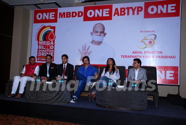 Vivek Oberoi was with wife Priyanka Alva Oberoi at the Mega Blood Donation Drive