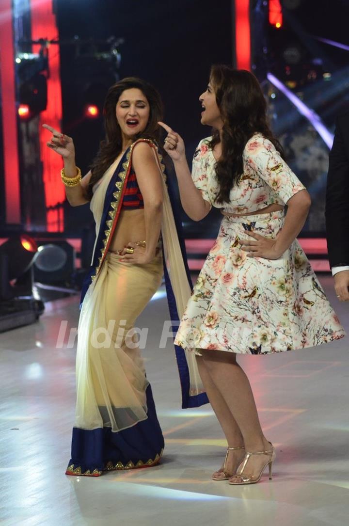 Parineeti shakes a leg with Madhuri on Jhalak Dikhhlaa Jaa