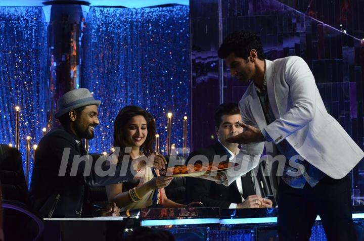 Aditya Roy Kapur distributes sweets to the Judges on Jhalak Dikhhlaa Jaa