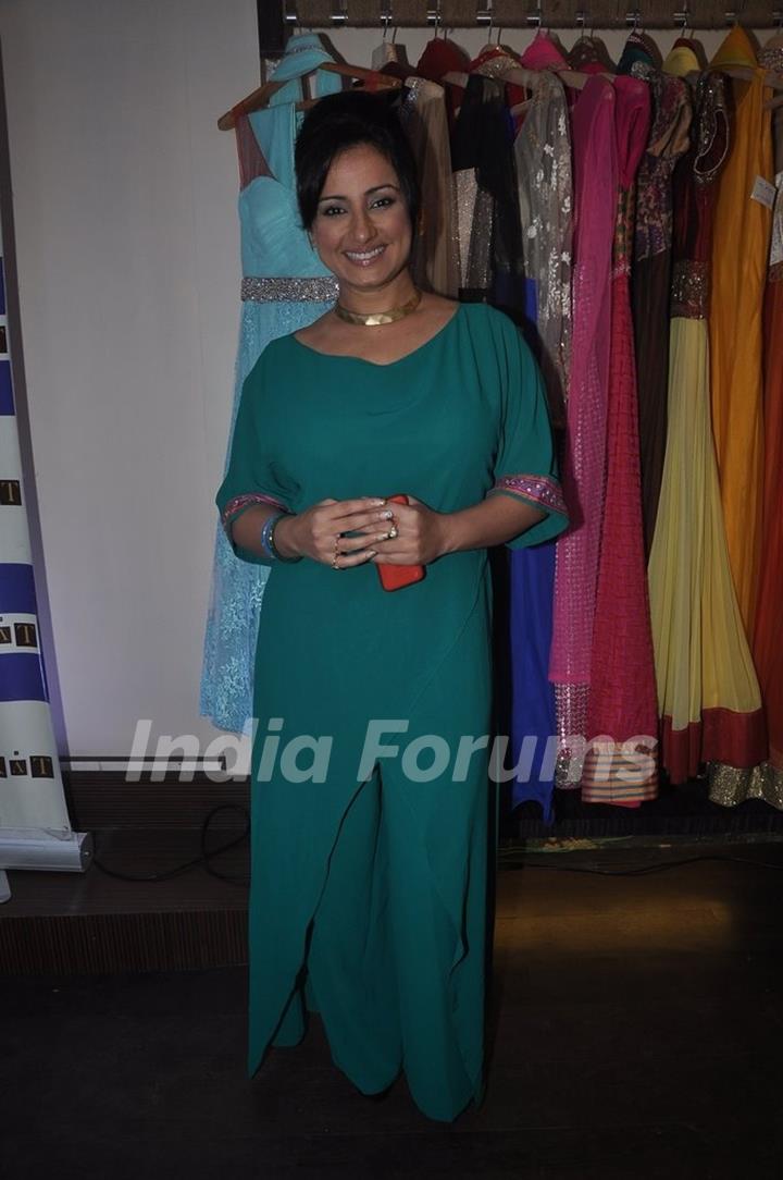 Divya Dutta poses for the media at the Launch of Winter Festive Collection at Nazakat Store