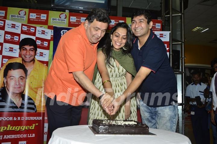 Rishi Kapoor Celebrates his Birthday at Big FM Studio