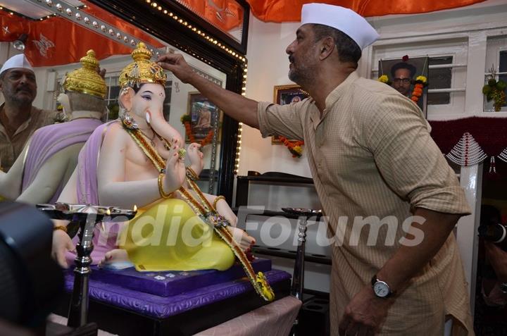 Nana Patekar offering his prayers to Lord Ganesha