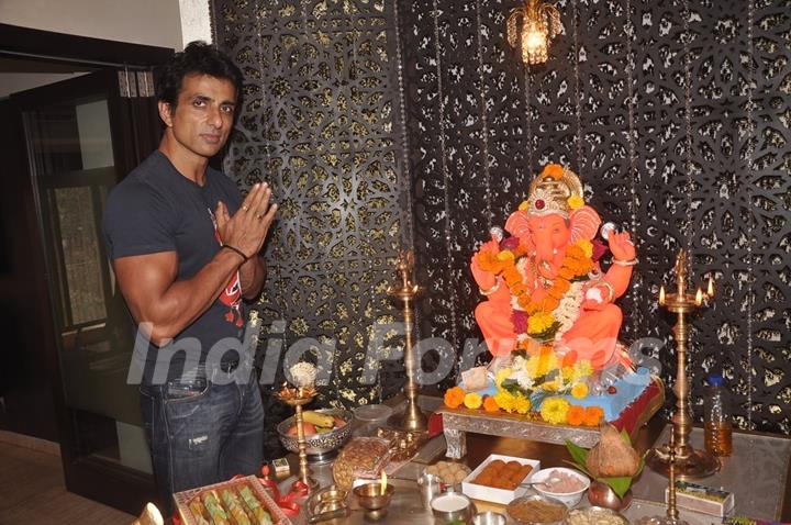 Sonu Sood offering his prayers to Lord Ganesha