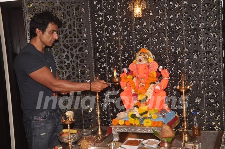 Sonu Sood offering his prayers to Lord Ganesha