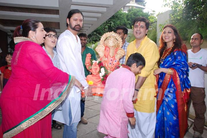 Goldie Behl and Sonali Bendre pose with the idol of Lord Ganesha