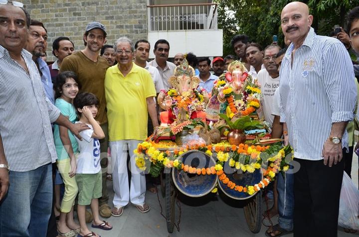Hrithik Roshan poses with his family at the Visarjan of Lord Ganesha