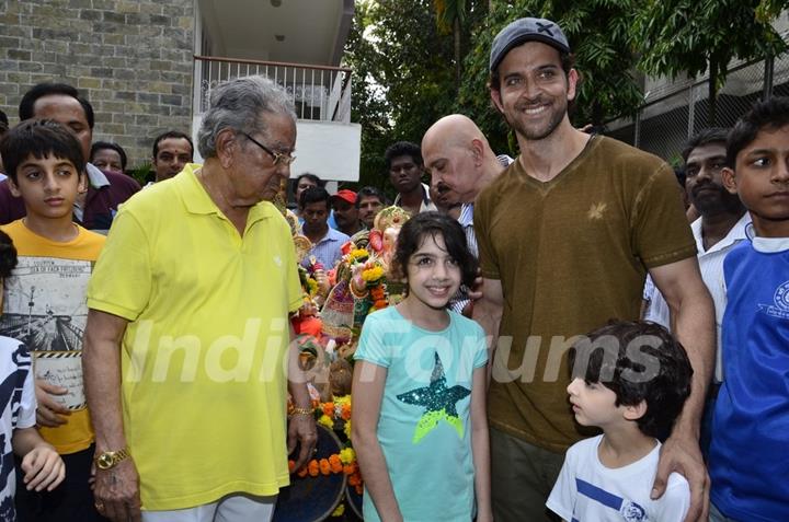 Hrithik Roshan poses with kids at the Visarjan of Lord Ganesha