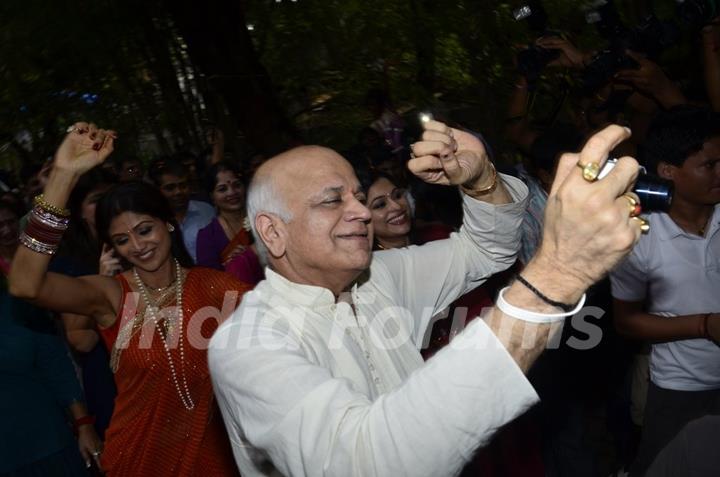 Shilpa Shetty snapped enjoying the dance at the Visarjan of Lord Ganesha