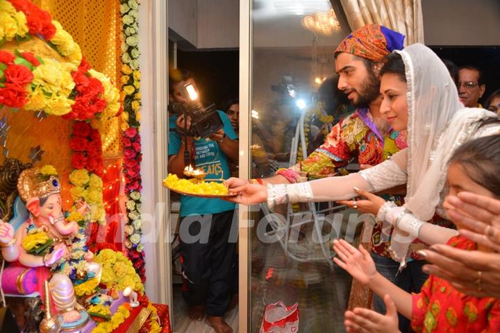 Divyanka Tripathi performs an Aarti with Sharad Malhotra to Lord Ganesha