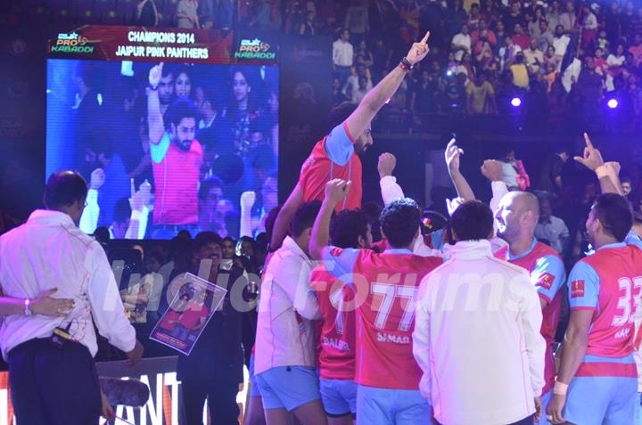 Abhishek Bachchan enjoying the Victory of his team at the Grand Finale of Pro Kabbadi League