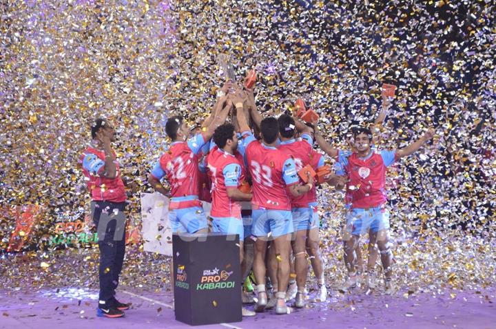 Jaipur Pink Panthers enjoying their Victory at the Grand Finale of Pro Kabbadi League