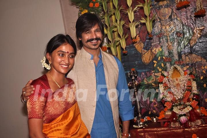 Vivek Oberoi with his wife at the Visarjan of Lord Ganesha