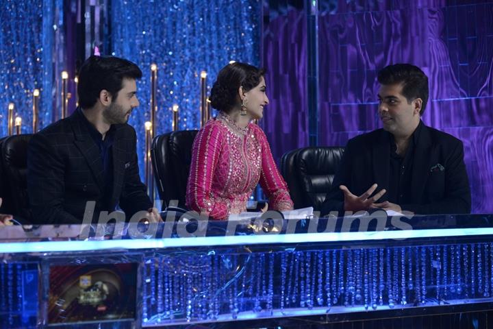 Sonam Kapoor and Karan Johar snapped chatting on Jhalak Dikhla Jaa Season 7