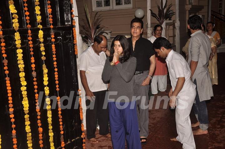 Ekta Kapoor prays to Lord Ganesha at the Visarjan