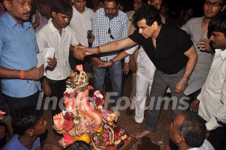 Jeetendra offering his prayers to Lord Ganesha