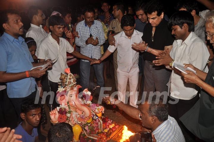 Jeetendra prays to Lord Ganesha at the Visarjan