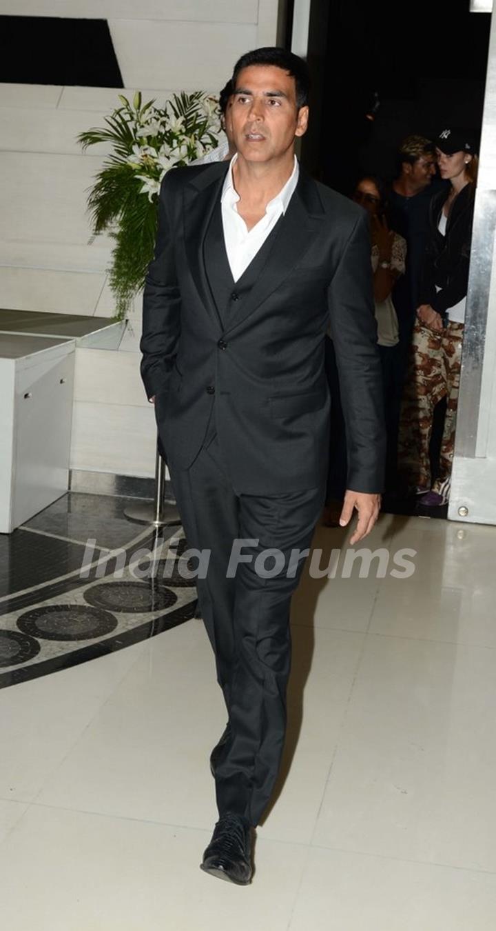 Akshay Kumar arrives as Life Ok Launches Dare 2 Dance