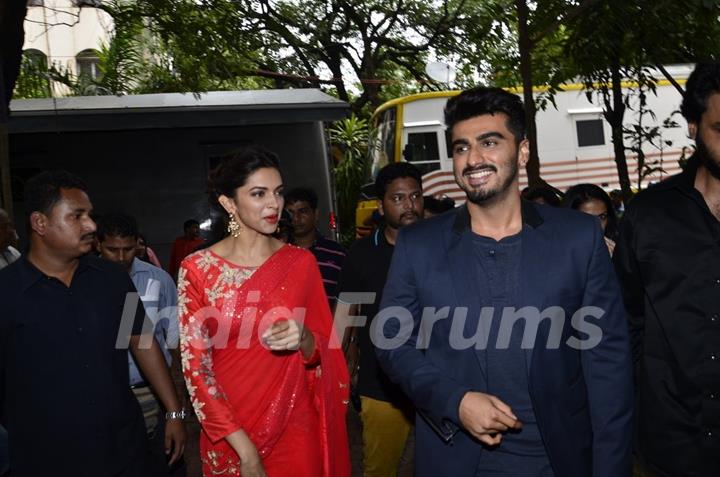 Deepika and Arjun arrive for the Promotions of Finding Fanny on India's Best Cine Stars Ki Khoj