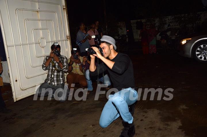 Varun Dhawan snapped clicking photos with a DSLR at the Screening of Finding Fanny