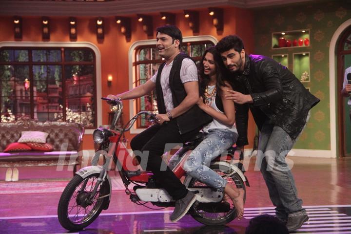 Kapil Sharma takes Deepika Padukone on a ride on his mopet  on Comedy Nights with Kapil