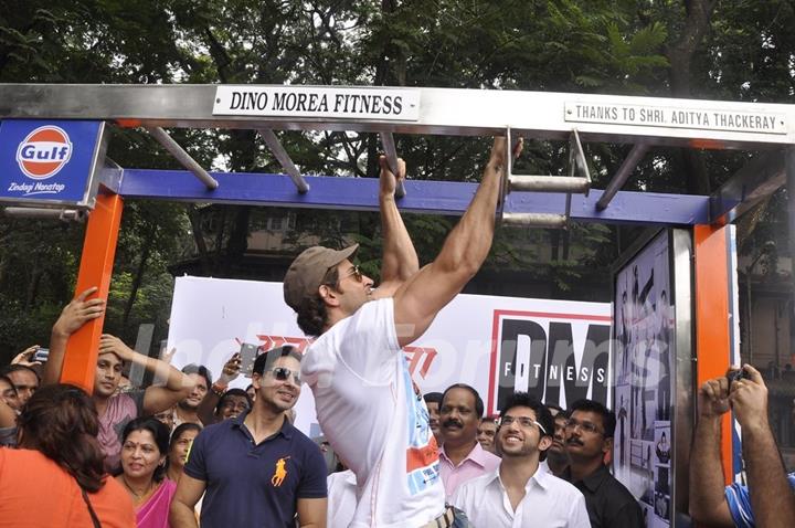 Hrithik Roshan does some pull ups at the Launch of DM Fitness