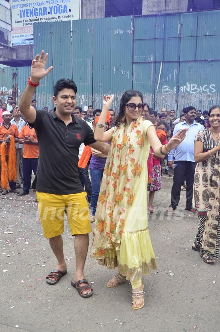 Bhushan Kumar and Divya Khosla dance at the Ganpati  Visarjan