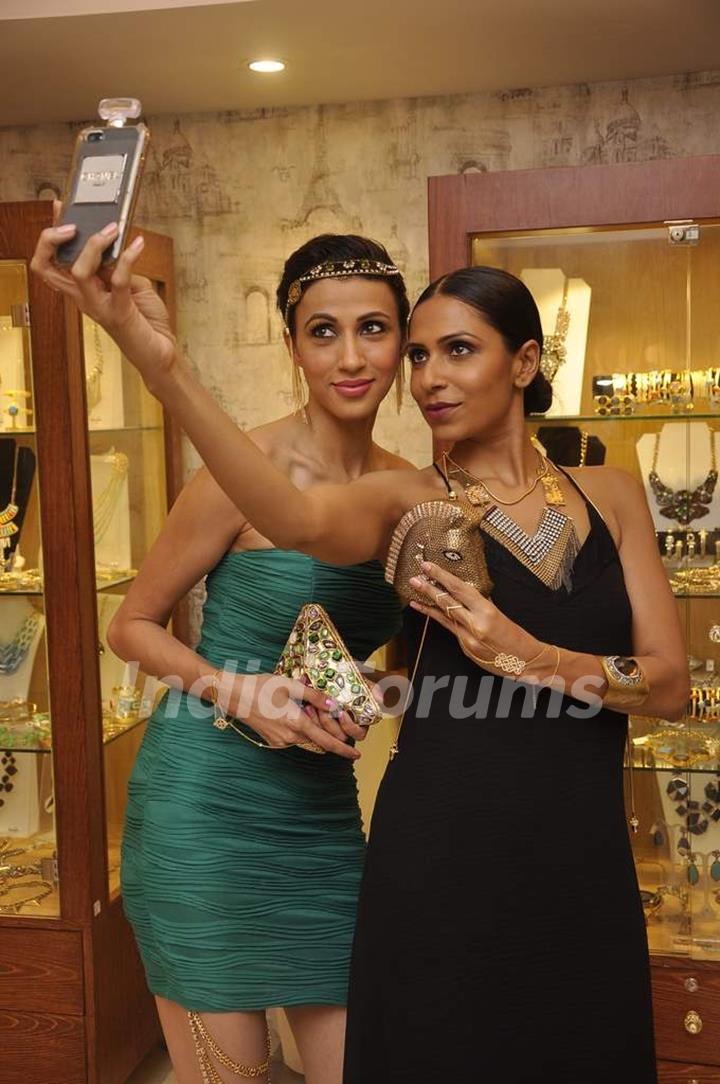 Celebs click a selfie at Bansri Mehta's Jewellery Exhibition