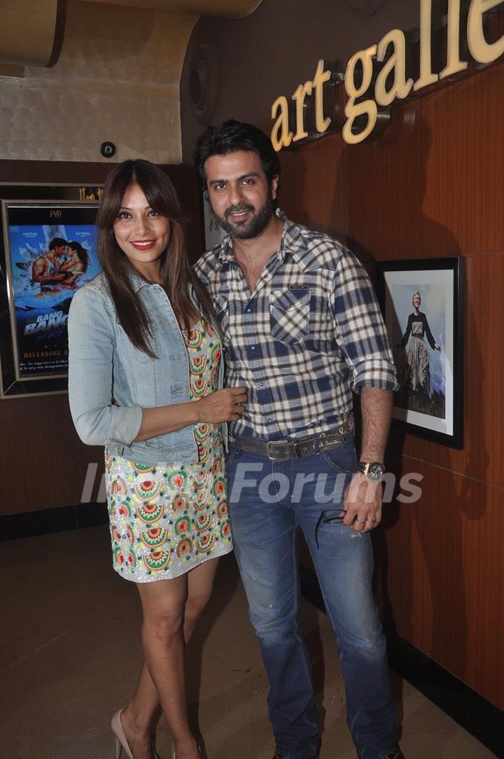 Bipasha Basu and Harman Baweja pose for the media at the Special Screening of Creature 3D