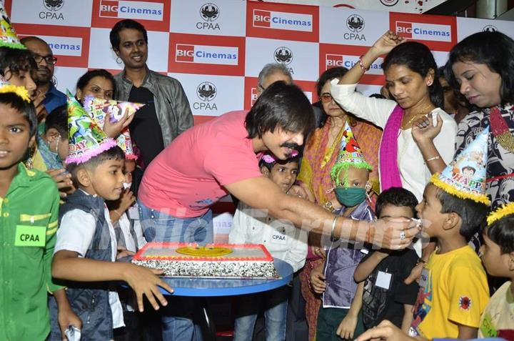 Vivek Oberoi Celebrates his Birthday with Cancer Patients