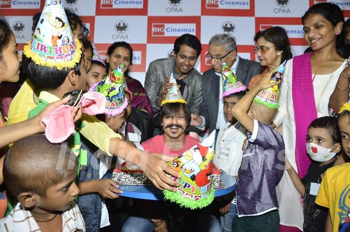 Vivek Oberoi Celebrates his Birthday with Cancer Patients