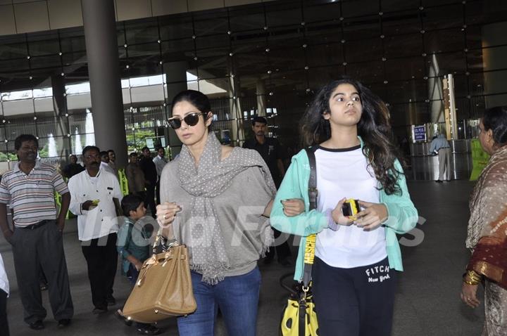 Sridevi snapped with daughter Khushi Kapoor at Airport