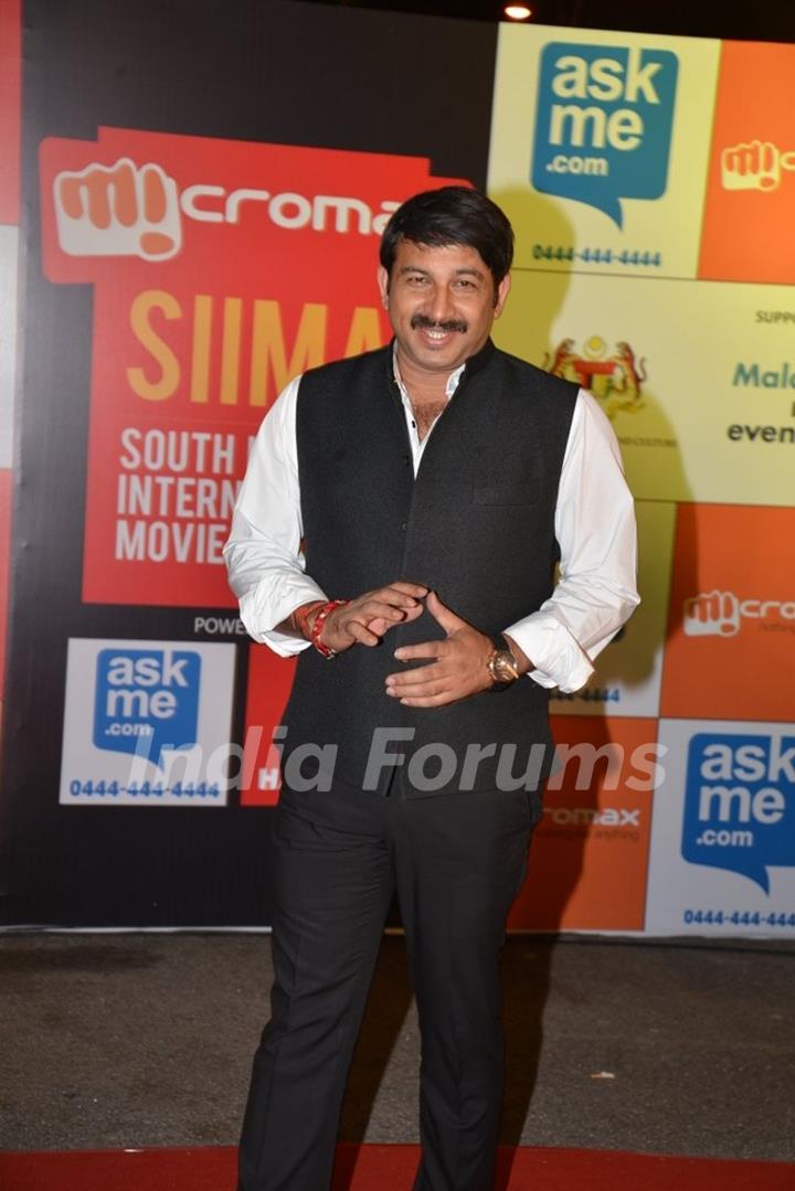 Manoj Tiwari poses for the media at Mircromax SIIMA Awards Day 2