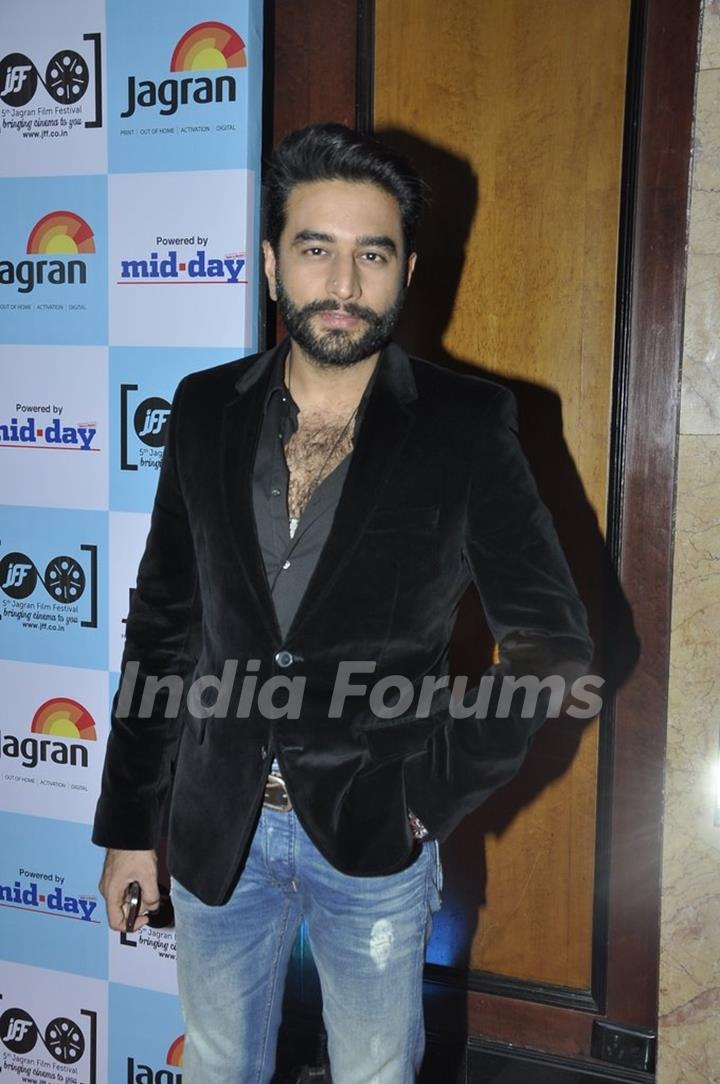 Shekhar Ravjiani poses for the media at 5th Jagran Film Festival Mumbai