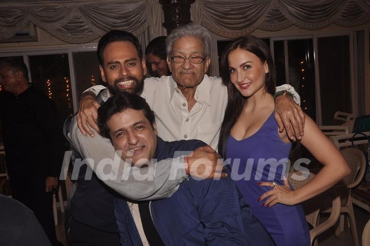 Celebs pose with Rajkumar Kohli at his Birthday Bash