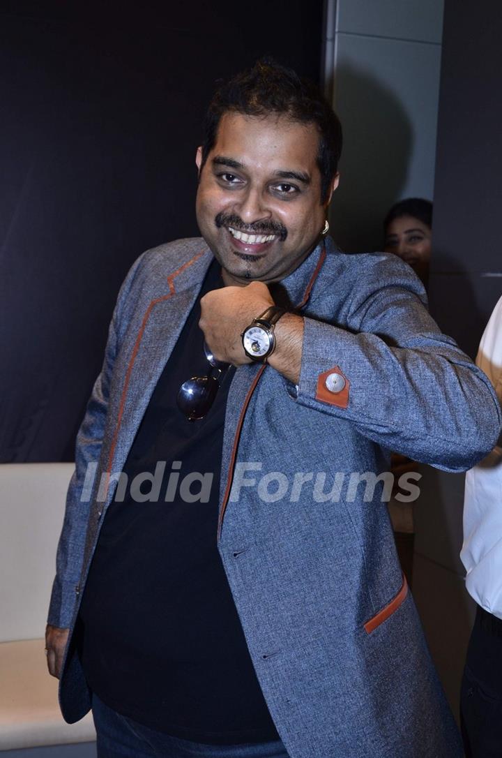 Shankar Mahadevan pose with a watch at the Launch of Raymond Weil Store