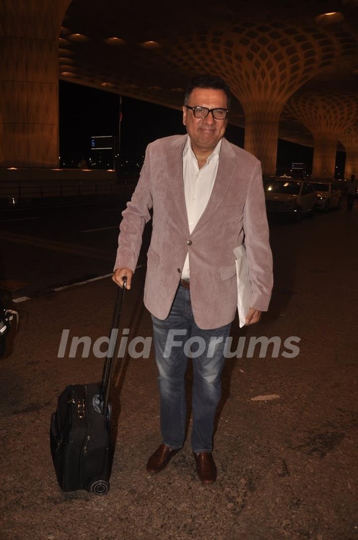 Boman Irani poses for the media at Airport while leaving for Slam Tour