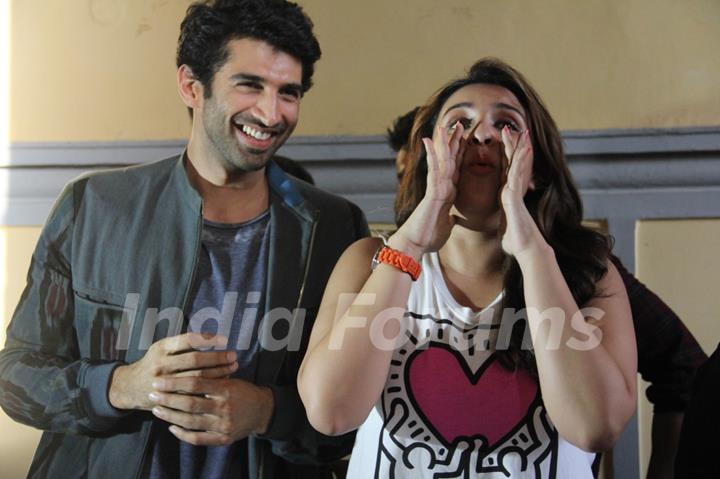 Aditya and Parineeti at Miranda College during Daawat-e-Ishq Food Yatra