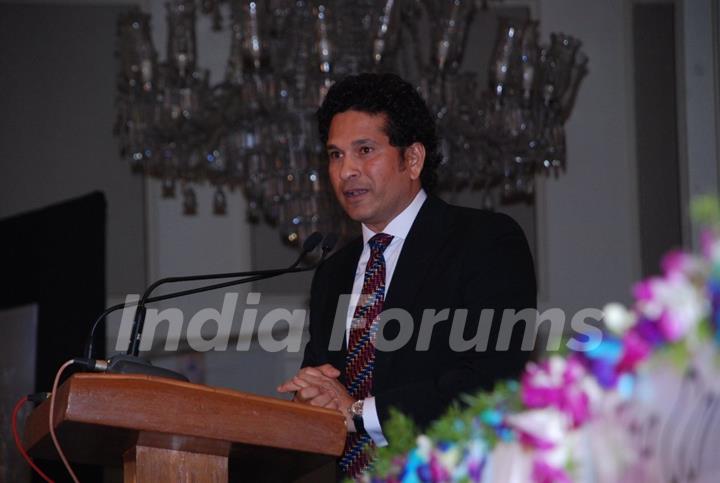 Sachin Tendulkar addressing the audience at Giant Awards in Trident