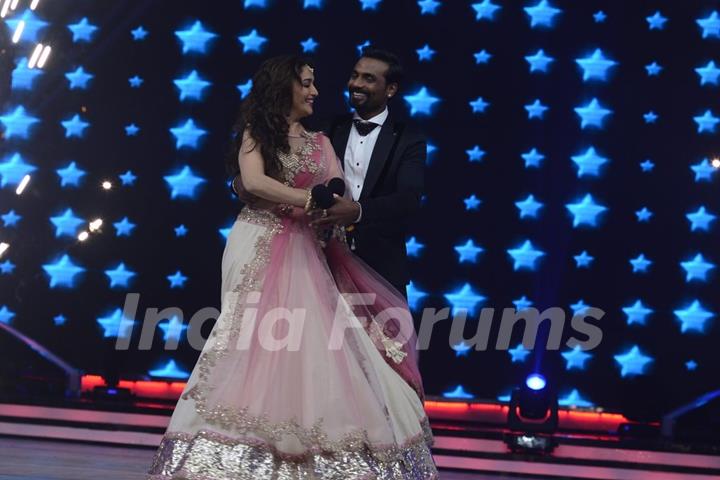 Remo Dsouza performs with Madhuri Dixit on Jhalak Dikhla Jaa Grand Finale