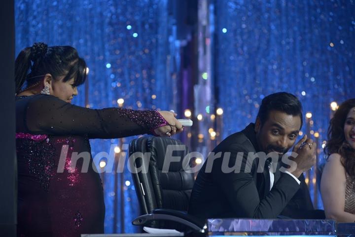 Bharti Singh plays a prank on Remo Dsouza at Jhalak Dikhhlaa Jaa Grand Finale