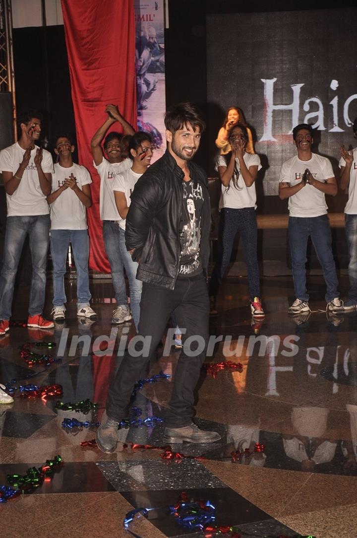 Shahid Kapoor poses for the media at Haider Song Launch