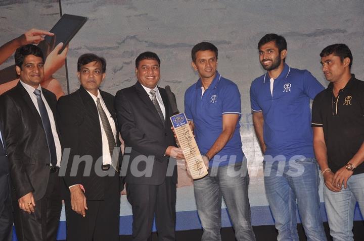 Rahul Dravid poses with the delegates of Mitashi at the Launch of new LED