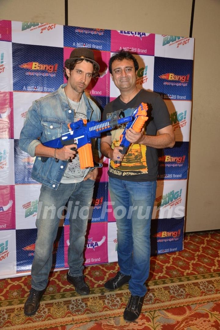 Hrithik Roshan and Siddharth Anand pose with Mitashi Bang Bang Toy Guns