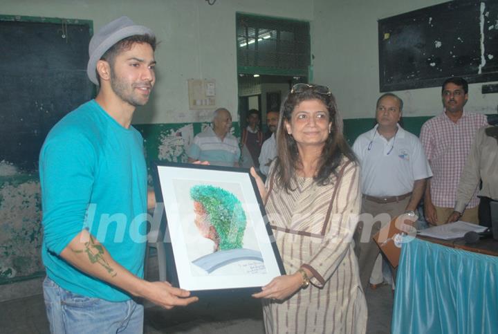 Varun Dhawan Supports Street Children