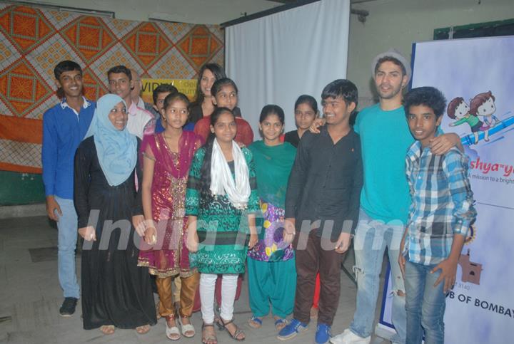 Varun Dhawan with his fans at the event