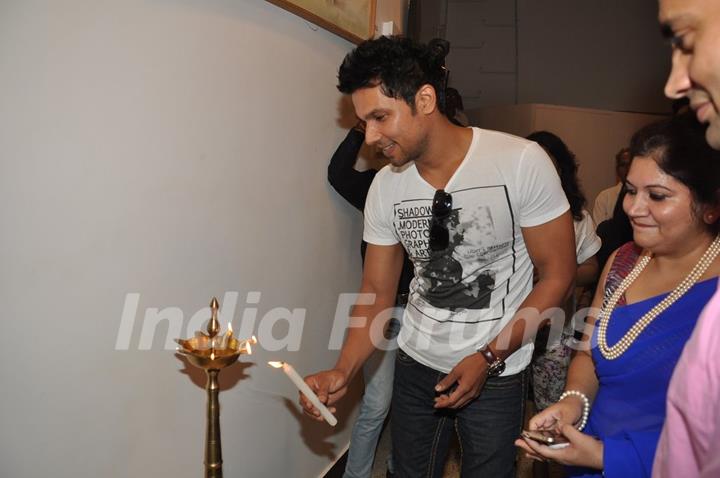 Randeep Hooda lights the lamp at the art show