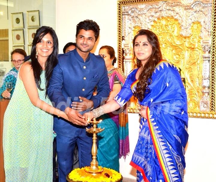 Rani Mukherji lights the lamp at Golden Art by Renowned Artist Suvigya Sharma