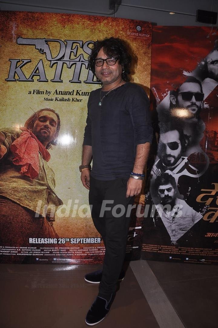 Kailash Kher poses for the media at the Premier of Desi Kattey