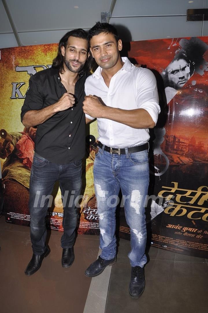 Akhil Kapur poses with Sangram Singh at the Premier of Desi Kattey