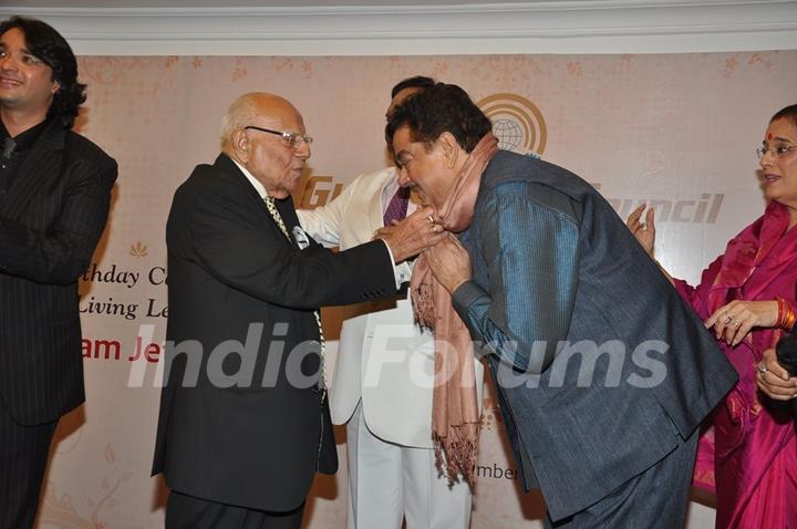 Shatrughan Sinha being felicitated at the bash